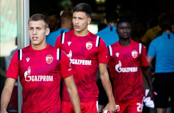 «Црвена Звезда» с экс-звездой БАТЭ приехала к «Зениту», где тренирует беларус. Их связал «Газпром» (5 млн евро в год), а у России с Сербией особый газовый контракт «Црвена Звезда» с экс-звездой БАТЭ приехала к «Зениту», где тренирует беларус. Их связал «Газпром» (5 млн евро в год), а у России с Сербией особый газовый контракт