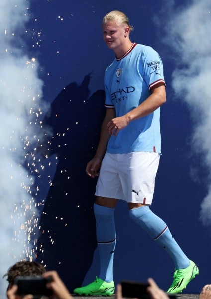 Холанд все ближе к adidas. Это обострит битву с Мбаппе, который остается с Nike