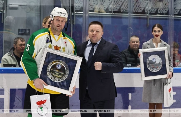 Многие беларусы жалели избитого в Сочи самбиста, пока не узнали, что это – фанат Лукашенко. Вот почему он вылетел из хоккея и стал физруком, хотя по диплому историк