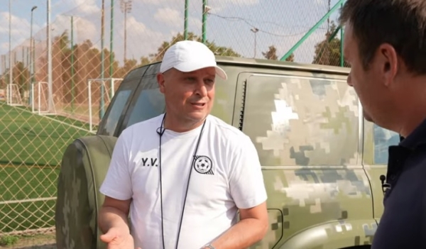 Украинец, что тренировал чемпионский «Шахтер», вернулся к работе с фронта – рассказал о войне и службе в 56, показал крутое свежее тату и разнес россиян (много ярости) Украинец, что тренировал чемпионский «Шахтер», вернулся к работе с фронта – рассказал о войне и службе в 56, показал крутое свежее тату и разнес россиян (много ярости)