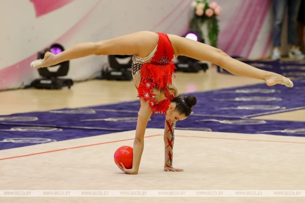 ФОТОФАКТ: Белорусские гимнастки Алина Горносько и Анастасия Салос завоевали золотые награды турнира "Хрустальная роза" ФОТОФАКТ: Белорусские гимнастки Алина Горносько и Анастасия Салос завоевали золотые награды турнира "Хрустальная роза"