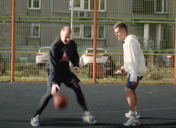 Беларусский комик Слава Комиссаренко сыграет в благотворительном баскетбольном матче в Варшаве. Вместе с ним на одной площадке будут игроки NBA и звездные артисты Беларусский комик Слава Комиссаренко сыграет в благотворительном баскетбольном матче в Варшаве. Вместе с ним на одной площадке будут игроки NBA и звездные артисты