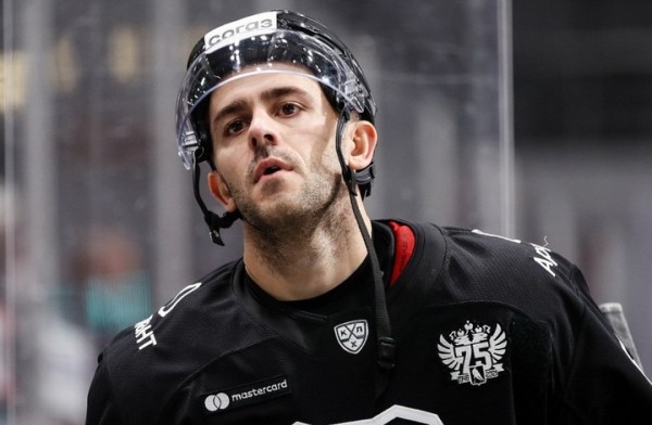 Хоккей. Алексей Шевченко о неприезде Бэйлена: непонятно, с чего он решил объявить забастовку. Игрок прячется от "Трактора"
Хоккей. Алексей Шевченко о неприезде Бэйлена: непонятно, с чего он решил объявить забастовку. Игрок прячется от "Трактора"