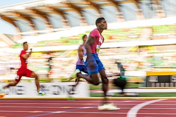 Фред Керли – новая звезда спринта: рос у тети в семье с 13 детьми, обожает тату, идет за тремя рекордами мира (даже у Болта – два)