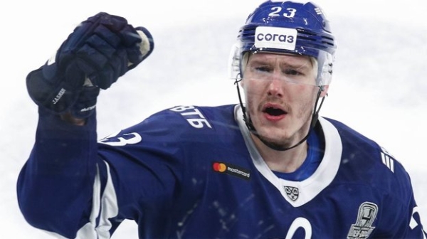 Хоккей. Дмитрий Яшкин, набравший 137 очков в 133 играх за московское "Динамо" в КХЛ, стал игроком СКА
Хоккей. Дмитрий Яшкин, набравший 137 очков в 133 играх за московское "Динамо" в КХЛ, стал игроком СКА