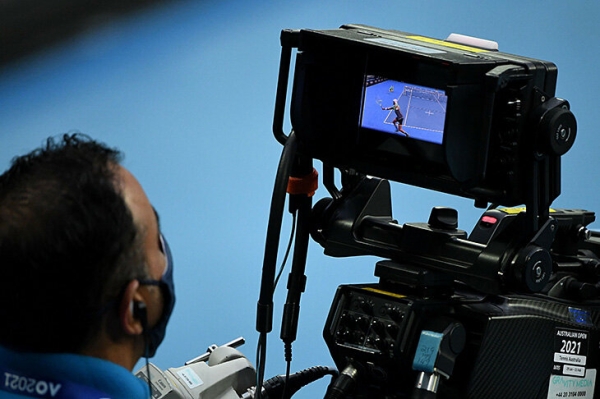 Теннис идеален для договорняков. А расследуют их бывшие полицейские, которые ловят игроков на лжи и пытаются забирать телефоны