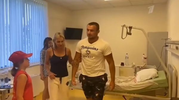 Отметеленный в России экс-сотрудник хоккейного «Динамо» уверяет, что военные Украины – нацисты, а сам щеголяет свастикой – есть мнение, что дрались из-за нее