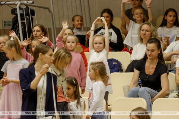 ФОТОФАКТ: Белорусские гимнастки Алина Горносько и Анастасия Салос завоевали золотые награды турнира "Хрустальная роза" ФОТОФАКТ: Белорусские гимнастки Алина Горносько и Анастасия Салос завоевали золотые награды турнира "Хрустальная роза"