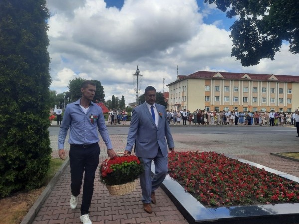 Слухалі Лукашэнку, спявалі рускую папсу, зычылі шчасця ў сценах Беларусі. Як прыхільнікі рэжыму ў спорце святкавалі Дзень Незалежнасці (без Глеба не абышлося) Слухалі Лукашэнку, спявалі рускую папсу, зычылі шчасця ў сценах Беларусі. Як прыхільнікі рэжыму ў спорце святкавалі Дзень Незалежнасці (без Глеба не абышлося)