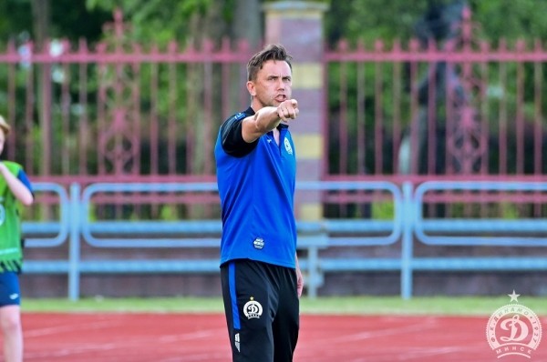 Футбол. Чемпионат Беларуси. 13-й тур. Минское "Динамо" сыграет с "Ислочью", "Белшина" — с "Арсеналом". Онлайн — в 17.00
Футбол. Чемпионат Беларуси. 13-й тур. Минское "Динамо" сыграет с "Ислочью", "Белшина" — с "Арсеналом". Онлайн — в 17.00