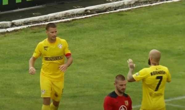 Футбол.  "Шахтер" отправил три мяча в ворота "Славии"
 