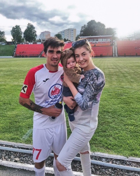 Украинец, бывший одним из лидеров «Славии», спешно покинул Беларусь, но не из-за войны – наделал долгов, развелся с женой и просто пропал где-то в Луганске