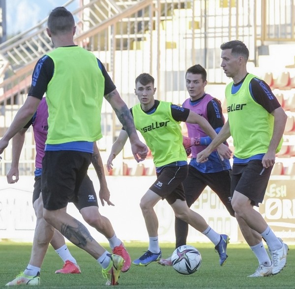 Футбол. "Динамо" Минск — "Дечич". Бакич — единственный легионер в старте минчан, Бечирай начнет в основе черногорцев
Футбол. "Динамо" Минск — "Дечич". Бакич — единственный легионер в старте минчан, Бечирай начнет в основе черногорцев