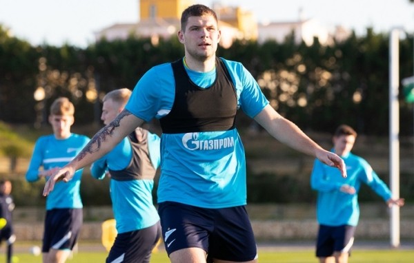 Возвращение чемпиона, приезд на Родину спустя 18 лет в России и голеадор Д2 Таджикистана – вот кого подписали нетоповые клубы ЧБ