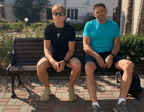 Отец российского шестовика из сборной Беларуси уверяет: сын бежит круче суперчемпиона и готов покорить топ-высоту. Только, судя по свежим результатам, это фейки