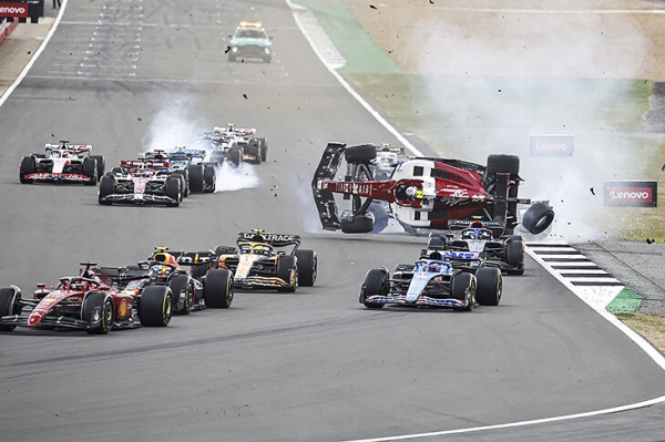 Пилот «Формулы-1» попал в жуткую аварию и сам не понял, как выжил – но через 5 дней снова вышел на старт