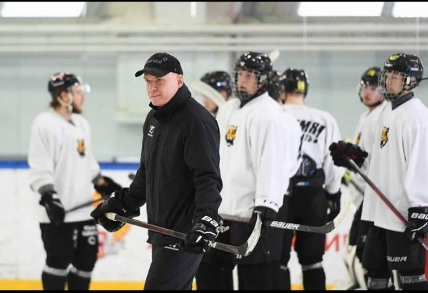 Хоккей. Андрей Разин: жалко, что в межсезонье "Северсталь" потеряла Кодолу
Хоккей. Андрей Разин: жалко, что в межсезонье "Северсталь" потеряла Кодолу