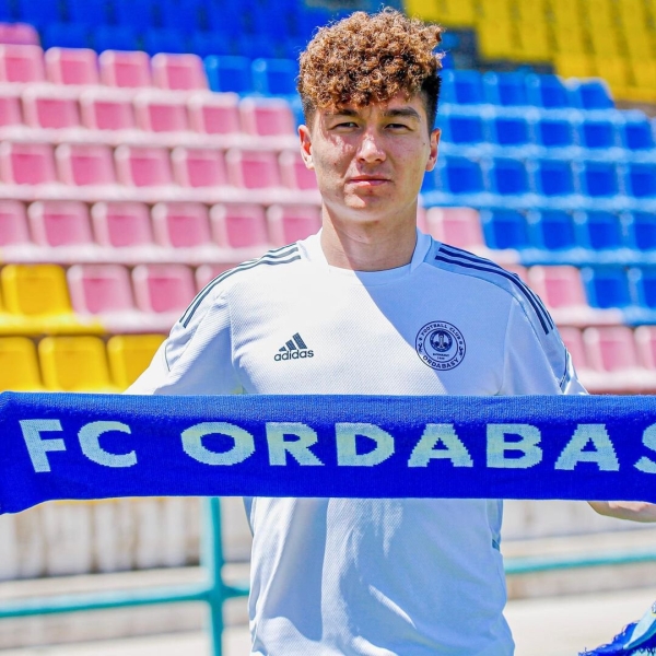 Перед стартом в еврокубках состав БАТЭ только слабеет – клуб отпускает игроков основы, словно не веря в успех кампании Перед стартом в еврокубках состав БАТЭ только слабеет – клуб отпускает игроков основы, словно не веря в успех кампании