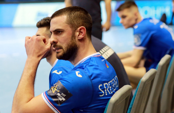 У «Мешкова» остался международный турнир – лига «Газпрома», с которым связан клубный босс. Будет новый состав – пока один игрок с Запада и много россиян У «Мешкова» остался международный турнир – лига «Газпрома», с которым связан клубный босс. Будет новый состав – пока один игрок с Запада и много россиян