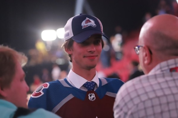 На драфт НХЛ попал всего один беларус: выбрали последним, в детстве сыграл за Россию, но вернулся ради ЧМ, обменяли в минское «Динамо» на сына гендира