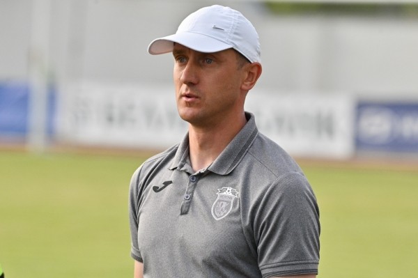 Футбол.  Кудравец, Дибанго, Шрамченко — в символической сборной первого круга высшей лиги. Лучший тренер — Радьков
 