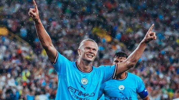 Футбол.  Гол Холанда принес "Ман Сити" викторию над "Баварией". Матч из-за непогоды прошел в два тайма по 40 минут
 