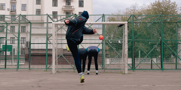 Выверенные цвета БАТЭ, кричалки а-ля Ботников и троеборье Баскова – дарим аттракционы для ябатек, которых едут развлекать лидеры ЧБ, АБФФ и борцы