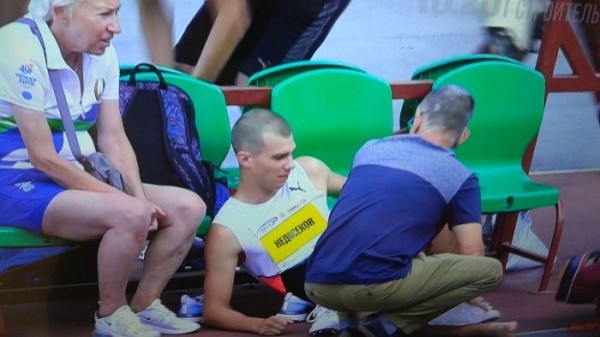 Летние виды.  Максим Недосеков, взяв высоту 2,24 на ЧБ, во время второй попытки на 2,31 травмировал голеностоп
 