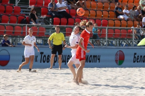 ФОТОФАКТ: Пляжный женский футбол Беларусь - Россия ФОТОФАКТ: Пляжный женский футбол Беларусь - Россия