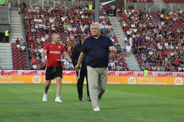 Футбол.  Сергей Ташуев: прорвало. Не забивали в Европе, здесь забили. "Днепру" хочу сказать: лучше один раз 0:7, чем пять раз по 0:1
  