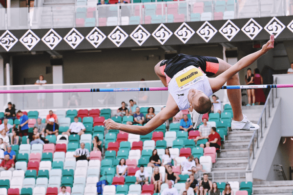 На трибунах ЧБ по легкой атлетике царила пустота – Недосеков хотел тысяч зрителей, но они остались на топ-турнирах (там и дожди нипочем)