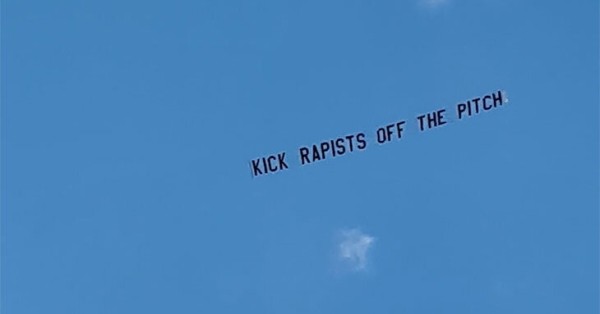 Футболиста «Арсенала» обвиняют в изнасилованиях. Против него даже девушка, ради которой принял ислам