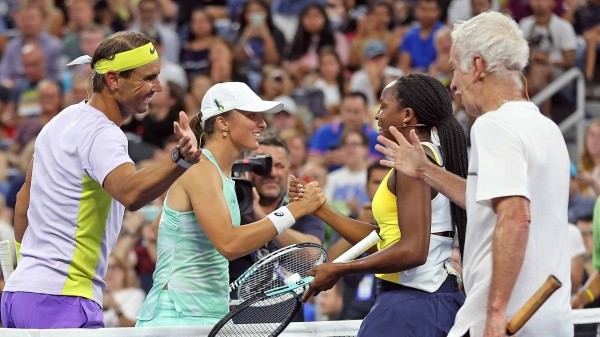 Не только Лукашенко взбесил украинцев в День независимости: Азаренко хотела сыграть в поддержку соседей, но ее сняли после возмущения украинских коллег Не только Лукашенко взбесил украинцев в День независимости: Азаренко хотела сыграть в поддержку соседей, но ее сняли после возмущения украинских коллег