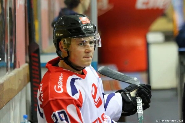 Молодого беларуса хотели прибрать из хоккейного клуба в Польше из-за паспорта, но он внятно выступил против войны – и это помогло! Молодого беларуса хотели прибрать из хоккейного клуба в Польше из-за паспорта, но он внятно выступил против войны – и это помогло!