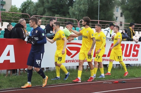 Футбол.  Чемпионат Беларуси. "Днепр" и "Шахтер" закроют программу 17-го тура. Онлайн — в 19.30
  