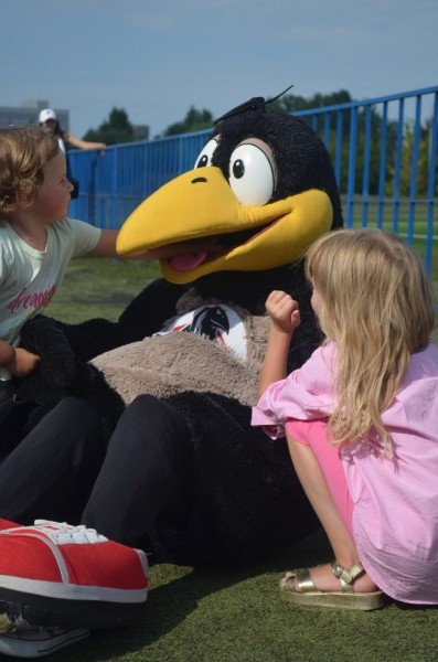 Футбол. "Крумкачы" предложили Илону Маску себя вместо "МЮ"
Футбол. "Крумкачы" предложили Илону Маску себя вместо "МЮ"