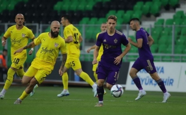 Футбол. Лига конференций. В случае победы над "Клужем" солигорский "Шахтер" за выход в группу снова встретится с "Марибором"
Футбол. Лига конференций. В случае победы над "Клужем" солигорский "Шахтер" за выход в группу снова встретится с "Марибором"