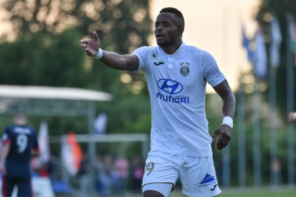 Футбол.  Источник: экс-форварда "Ислочи" Момо Янсане не пустили в Россию из-за двух неоплаченных штрафов в Беларуси
 