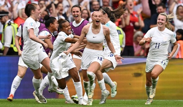 Женский футбол уходит от мужского – и становится сильнее. Он все привлекательнее для инвесторов и нравится подросткам