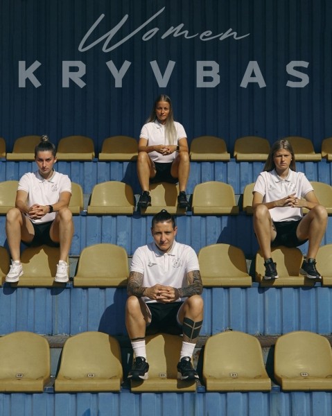 Фото дня. После сильной критики жены Зеленского за фотосессию, украинские футболистки устроили фотофлешмоб в поддержку первой леди