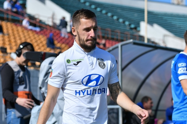 Футбол.  Хавбек "Ислочи" Олег Патоцкий забил супергол "Слуцку" — исполнил с лета с линии штрафной
  