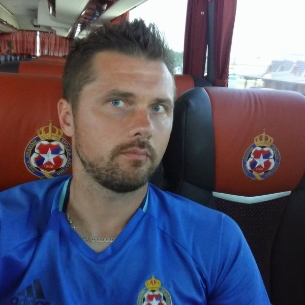 «Невозможно убить в себе памяркоўнасць и добродушие». Давно работает в «Висле», купил в Польше квартиру, но умрет беларусом – этот экс-тренер ЧБ упорно верит в лучшее «Невозможно убить в себе памяркоўнасць и добродушие». Давно работает в «Висле», купил в Польше квартиру, но умрет беларусом – этот экс-тренер ЧБ упорно верит в лучшее