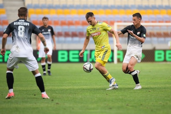 Минобороны забросило солдат в будущее – смотреть важнейший матч чемпионата Беларуси. Фотопруфы с КЗ прилагаются