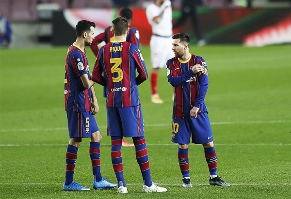 «Барса» должна игрокам 389 миллионов евро – из-за отсрочек зарплат и бонусов. Но они готовы уступать снова «Барса» должна игрокам 389 миллионов евро – из-за отсрочек зарплат и бонусов. Но они готовы уступать снова