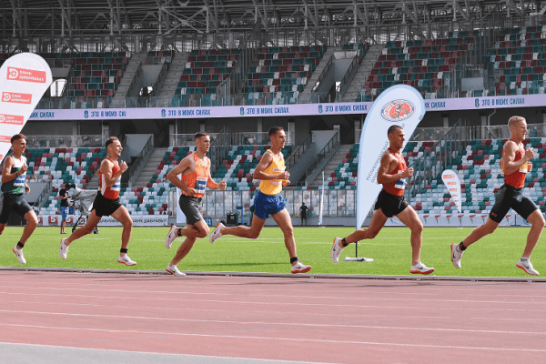 На трибунах ЧБ по легкой атлетике царила пустота – Недосеков хотел тысяч зрителей, но они остались на топ-турнирах (там и дожди нипочем)