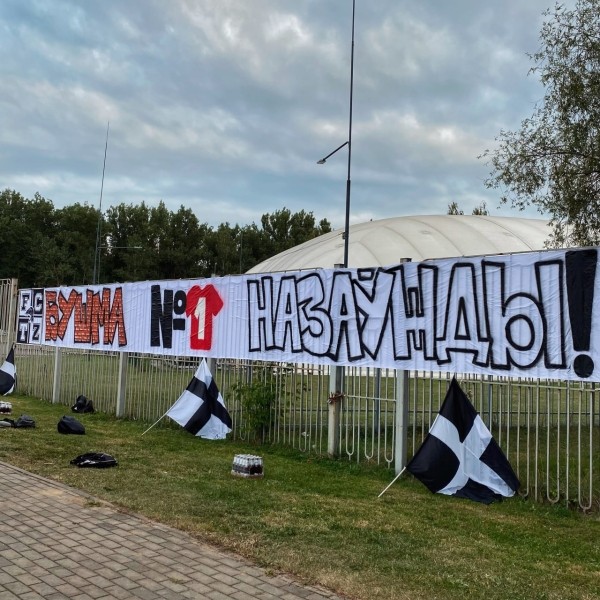 «Наш гонар». Фанаты «Торпедо-БелАЗ» сделали то, что не смогли сделать в клубе – красиво попрощались с Владимиром Бушмой, ставшим легендой Жодино