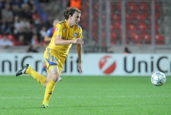 Дарбо – 8-й игрок чемпионата Беларуси за последние 10 лет, кого удалось продать за миллион евро и больше (у БАТЭ 5 таких сделок, у «Шахтера» – 2-я) Дарбо – 8-й игрок чемпионата Беларуси за последние 10 лет, кого удалось продать за миллион евро и больше (у БАТЭ 5 таких сделок, у «Шахтера» – 2-я)