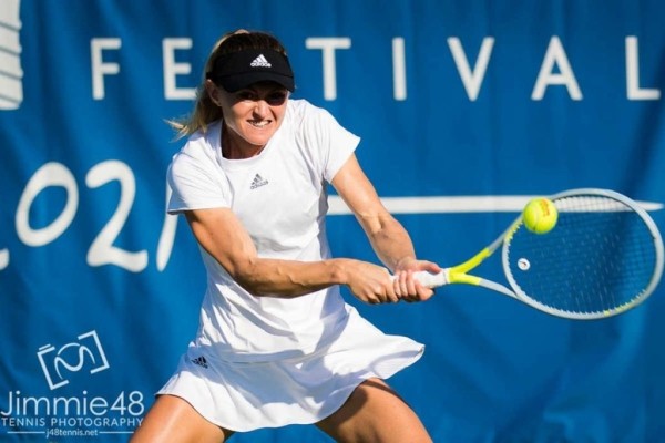 Теннис.  Александра Саснович уступила американке Кэти Макнэлли в первом круге турнира ВТА-1000 в Цинциннати
 