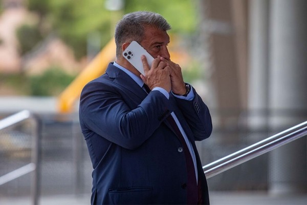 «Барса» продала часть ТВ-прав себе! Ла Лига это не засчитала, придется дергать четвертый рычаг «Барса» продала часть ТВ-прав себе! Ла Лига это не засчитала, придется дергать четвертый рычаг