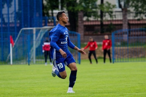 Абдихоликов рвет высшую лигу, но только потому, что уровень футбола в Беларуси рухнул. В «Энергетике» считают, что Умаров и Яхшибоев были круче